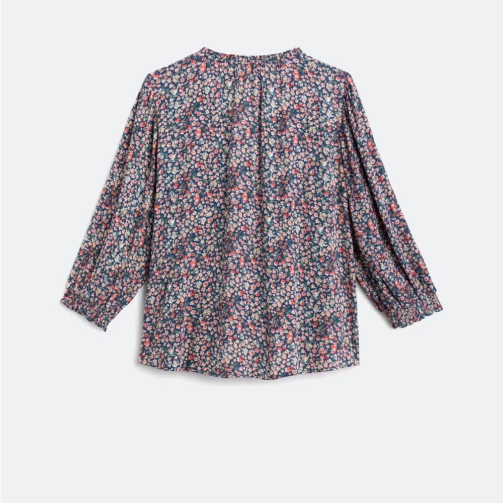 Elegant Floral V-Neck Blouse - Picture 2 of 12